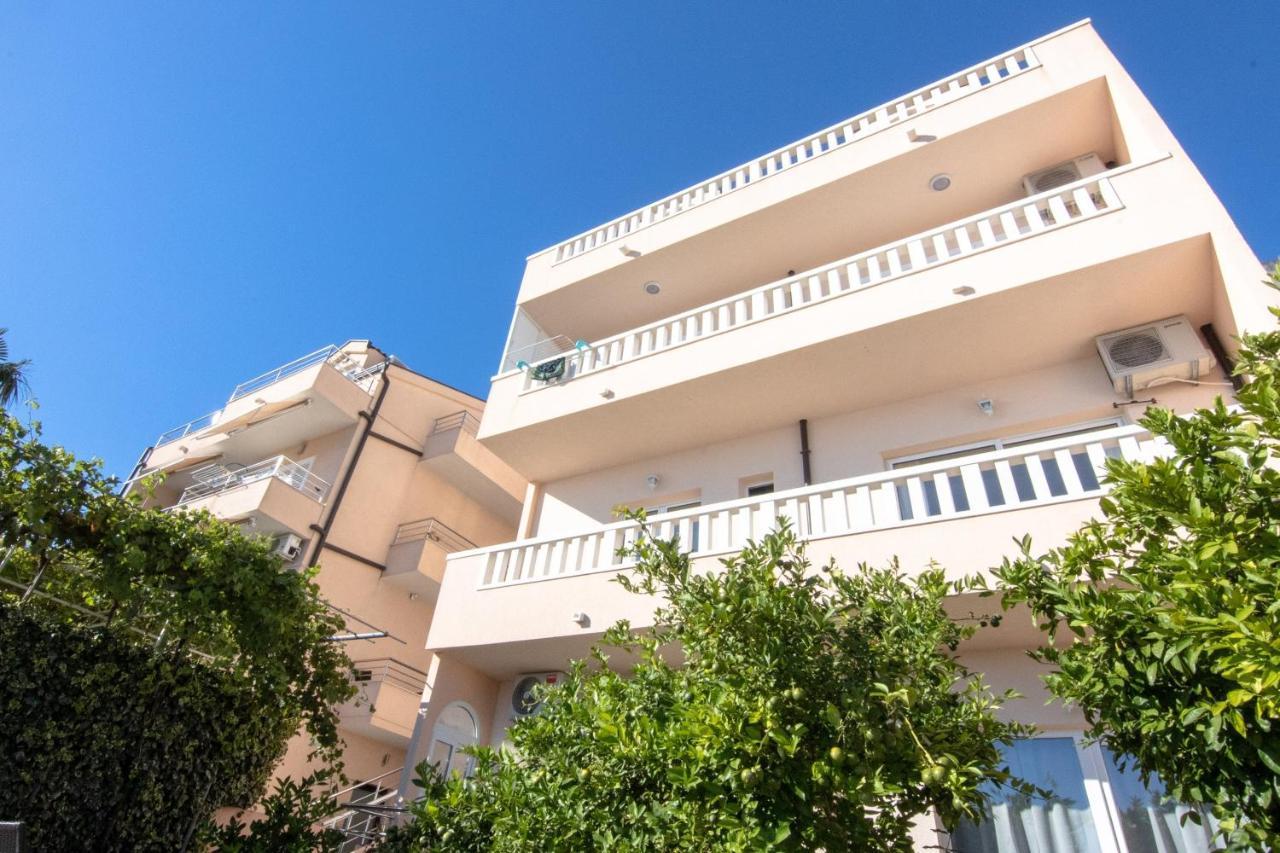 Apartment Dany - Free Beach Parking Makarska Esterno foto