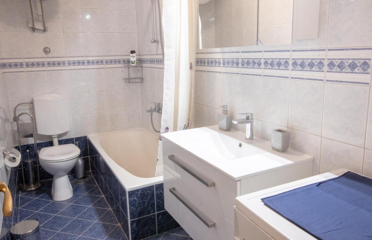 Apartment Dany - Free Beach Parking Makarska Esterno foto