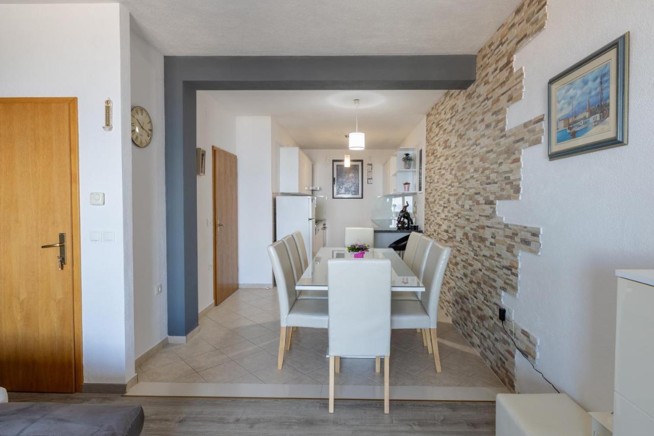 Apartment Dany - Free Beach Parking Makarska Esterno foto